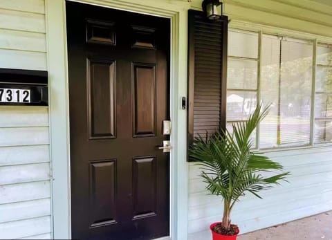 Spacious 4BR Home with 2 Baths & Fun Game Room House in Birmingham