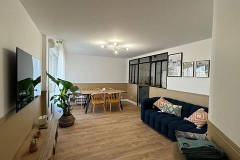 Communal lounge/ TV room, TV and multimedia, Living room