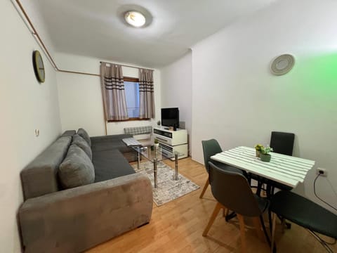 TV and multimedia, Living room, Seating area, Dining area, internet, internet