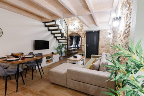 Communal lounge/ TV room, TV and multimedia, Living room, Seating area, Evening entertainment