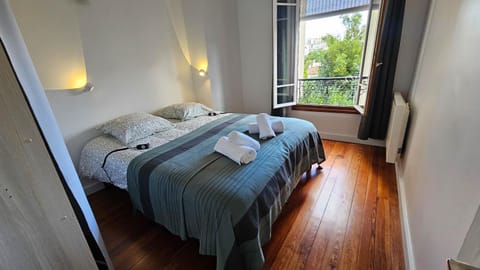Bed, Photo of the whole room, Bedroom, Garden view, towels