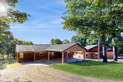 Family-Friendly Lakefront Home with Dock House in Eufaula