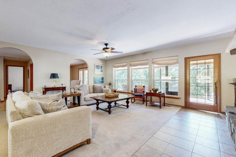 Family-Friendly Lakefront Home with Dock House in Eufaula