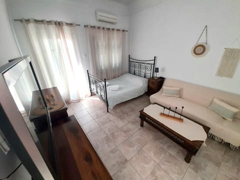 Bed, Photo of the whole room, Seating area