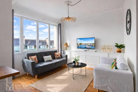 TV and multimedia, Living room, City view