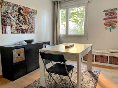 Superbe 51m2 RDC proche Défense Apartment in Puteaux