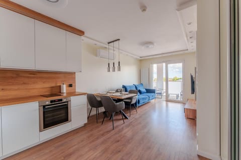 Kitchen or kitchenette, Living room, Seating area