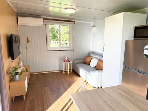 One bedroom Cabin 5min to Puke Towncentre Cabin in Waikato