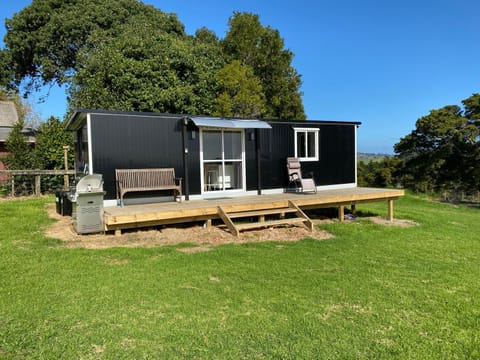 One bedroom Cabin 5min to Puke Towncentre Cabin in Waikato