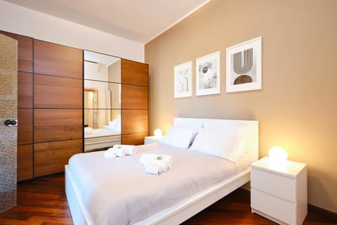 Bed, Photo of the whole room, Bedroom, towels, wardrobe