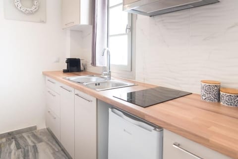 Kitchen or kitchenette, stove