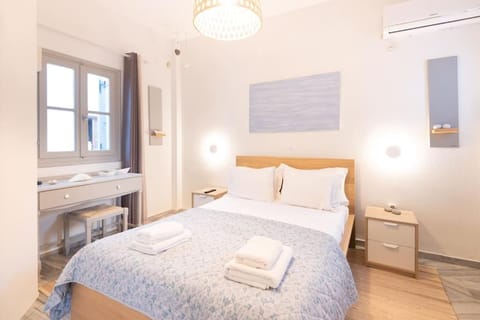 Bed, Photo of the whole room, Bedroom, towels, air conditioner