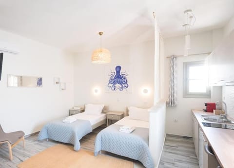 Bed, Kitchen or kitchenette, Photo of the whole room