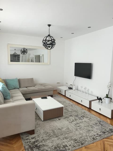 Communal lounge/ TV room, TV and multimedia, Living room, Seating area