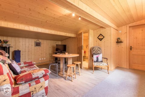 TV and multimedia, Seating area, Dining area, wardrobe