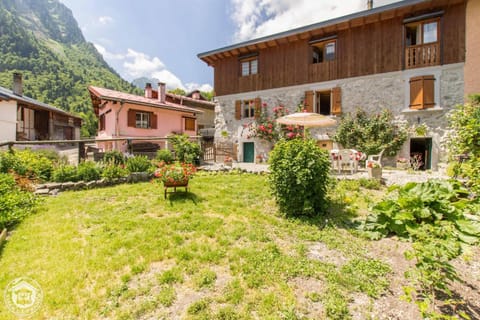 Property building, Spring, Day, Natural landscape, Garden, Garden view, Mountain view
