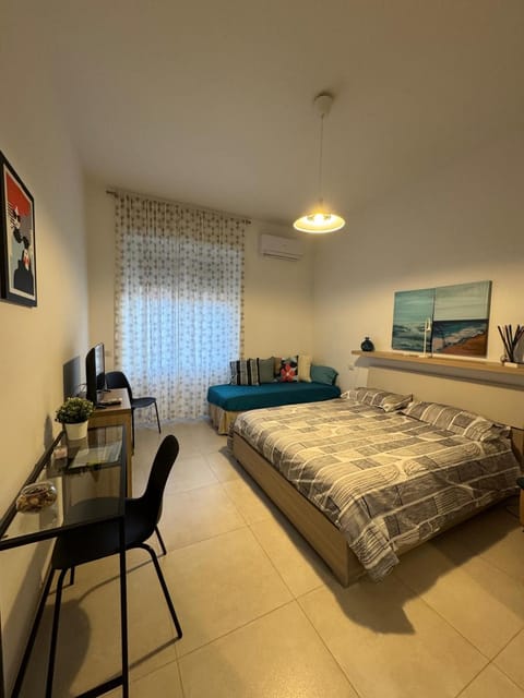 Bed, Bedroom, air conditioner