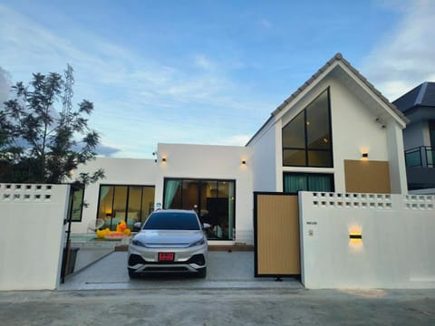 Property building, Day, Parking