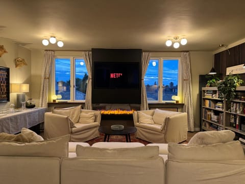 Library, TV and multimedia, Living room, Seating area