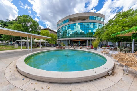 Property building, Neighbourhood