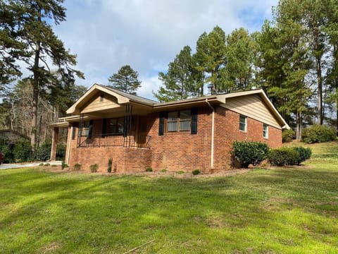 Pine Valley Place 3 Bedroom 2 Bathroom house House in Gainesville