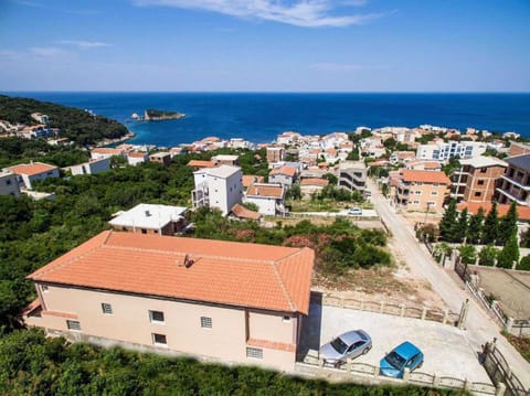 Property building, Neighbourhood, Sea view, Location, Parking