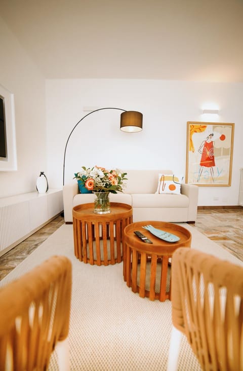 Communal lounge/ TV room, TV and multimedia, Living room, Seating area