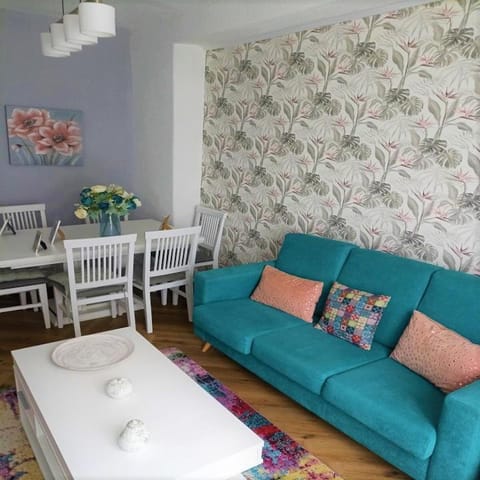 Lounge or bar, Dining area