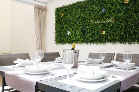 Balcony/Terrace, Living room, Banquet/Function facilities, Seating area, Dining area, heating, air conditioner