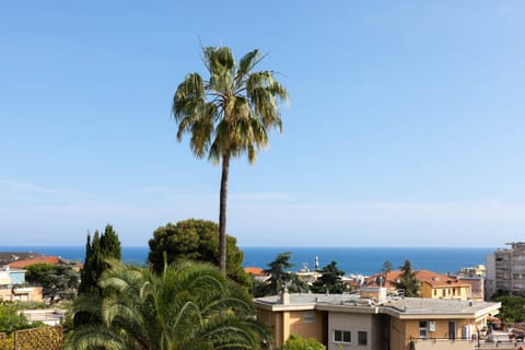 View (from property/room), City view, City view, Garden view