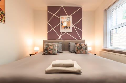 Bed, Living room, Photo of the whole room, Bedroom