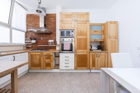 Kitchen or kitchenette, dishwasher, oven, stove, toaster