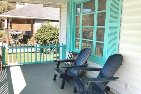 2 BR Quaint Private Bungalow NR Downtown & Beaches House in Pensacola