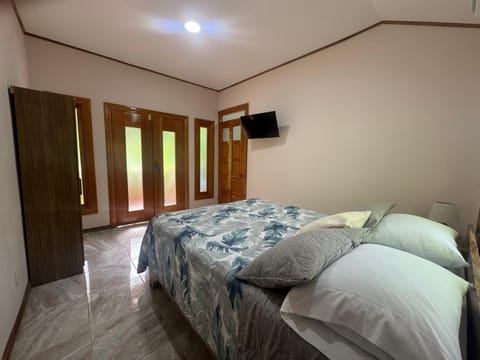 TV and multimedia, Photo of the whole room, Bedroom