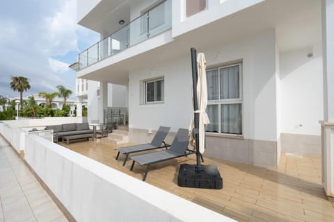 Patio, Seating area, sunbed