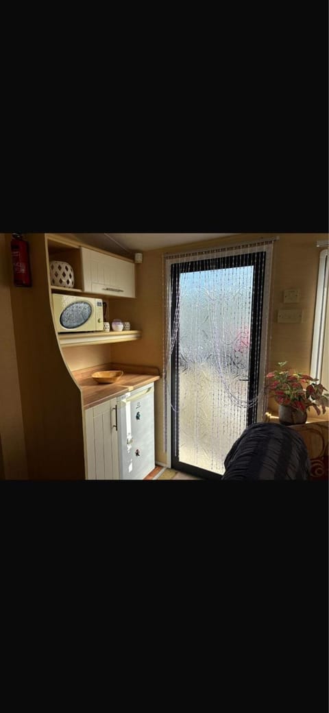 Facade/entrance, Kitchen or kitchenette