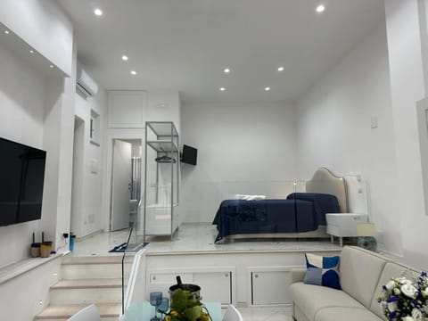TV and multimedia, Photo of the whole room, air conditioner