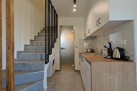 kitchen, Internal: Not applicable to any particular room