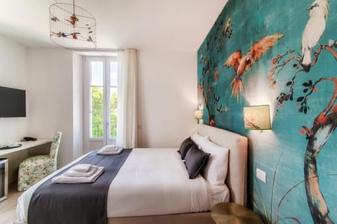 Bed, TV and multimedia, Photo of the whole room, Bedroom