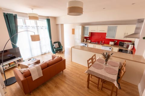 Living room, Dining area, kitchen