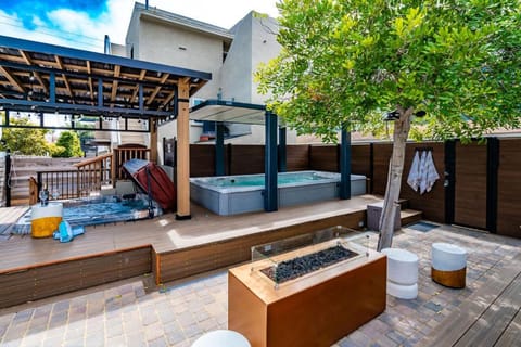 PB Compound Getaway Steps to Surf and Sand House in Pacific Beach