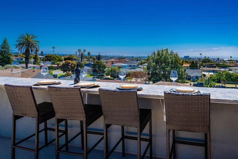 PB Compound Getaway Steps to Surf and Sand House in Pacific Beach