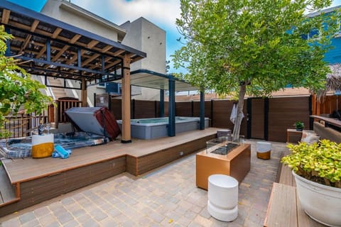 PB Compound Getaway Steps to Surf and Sand House in Pacific Beach