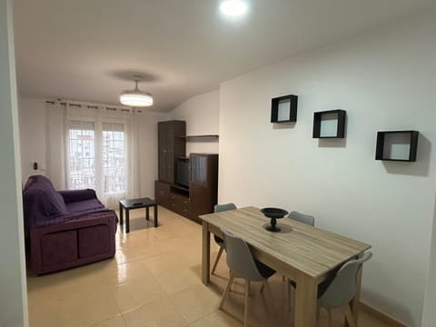 TV and multimedia, Living room, Seating area, Dining area