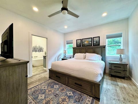 Cozy Cabin w Private Hot Tub and Fire Pit Cabin in Somers