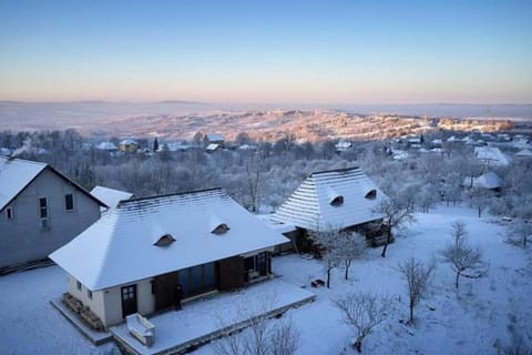 Property building, Day, Natural landscape, Bird's eye view, Winter, Balcony/Terrace, Mountain view
