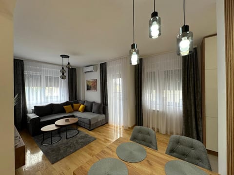 Stan sa 3 spavaće sobe Apartment in Serbia