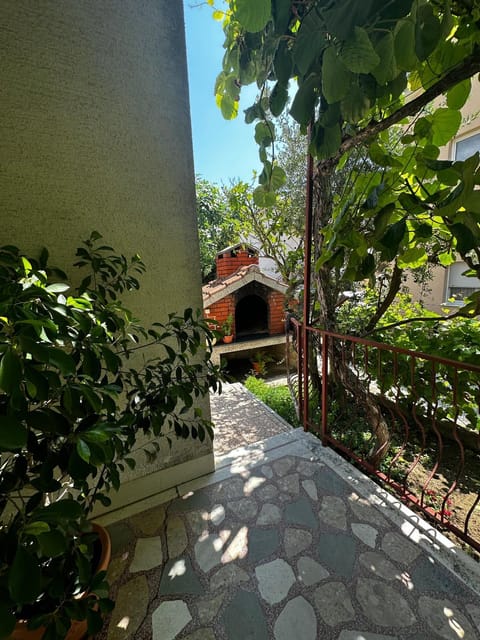 Location, children, Family