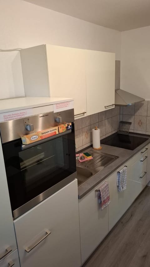 Kitchen or kitchenette, dishwasher, stove