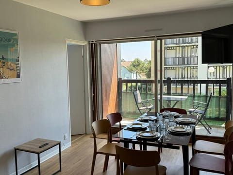 Cabourg: Bel appartement 3 pièces vue mer, 2 balcons, animaux admis - FR-1-487-370 Apartment in Cabourg